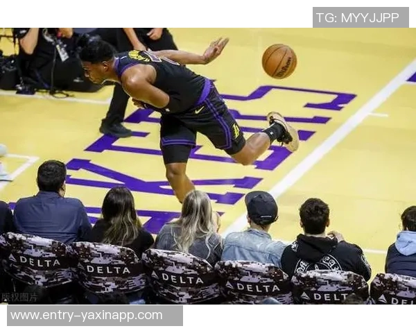 湖人三分如雨下全场34投19中命中率高达559展现强大火力