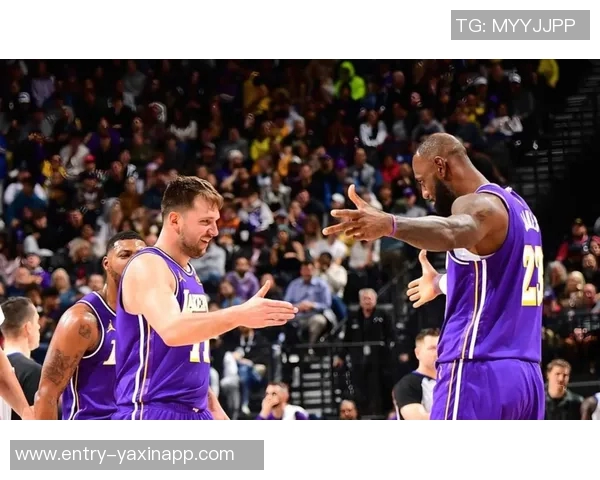 湖人应依靠年轻球员与东契奇和里夫斯搭档而非依赖41岁詹姆斯